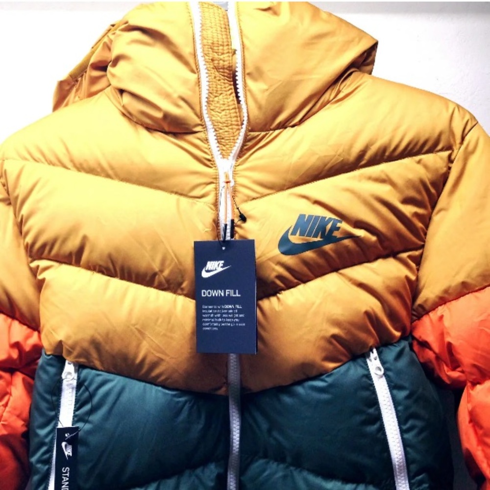 Nike down filled hooded windbreaker jacket men’s size small